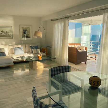 Mediterranean Beachfront With Stunning Views דירה